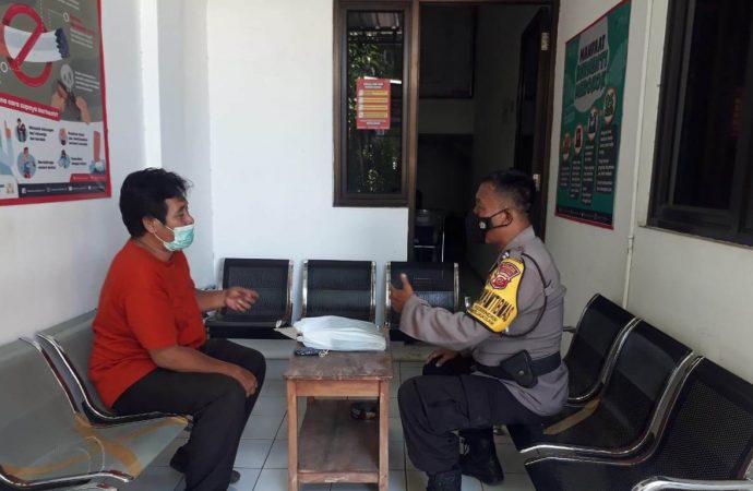 Sambangi Warga Ajak Harkamtibmas , Bhabin Kesenden Polsek Utbar Polres Ciko melalui Inovasi Jamblang