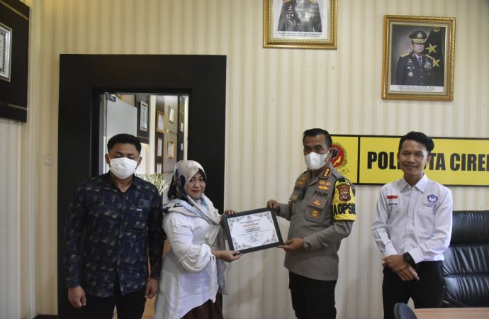 Kapolresta Cirebon Kembali Raih Penghargaan, Kali Ini Komnas Perlindungan Anak Cirebon Raya