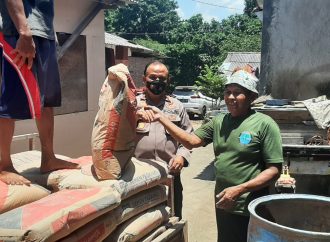 Serahkan langsung Semen, Cara Kapolsek Kedawung Polres Ciko Jabar, Bantu Warganya
