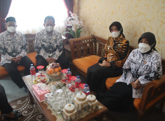 Wabup Ayu: Guru Berperan Sebagai Orang Tua yang Dapat Mewujudkan Sukses Masa Depan Anak