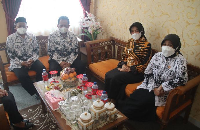 Wabup Ayu: Guru Berperan Sebagai Orang Tua yang Dapat Mewujudkan Sukses Masa Depan Anak