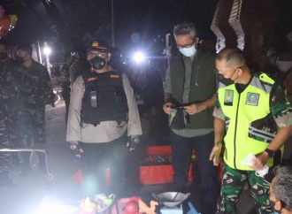 Kapolres Cirebon Kota, Himbau Warga Secara Humanis & Bagikan masker dalam Patroli Skala Besar FORKOPIMDA