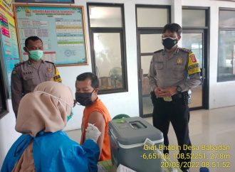 Gencar Percepatan Target Vaksinasi, Bhabin Sambeng Polsek Gunung Jati Polres Ciko Kawal warga Suntik Vaksin dosis1, 2 dan 3 (Booster )