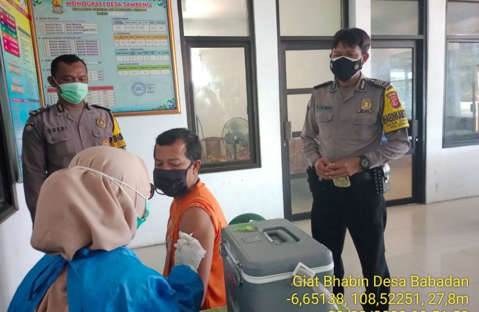 Gencar Percepatan Target Vaksinasi, Bhabin Sambeng Polsek Gunung Jati Polres Ciko Kawal warga Suntik Vaksin dosis1, 2 dan 3 (Booster )