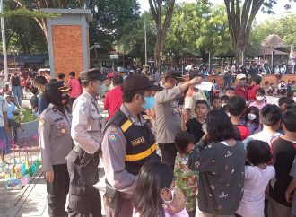 Bhabin Panjunan Polsek Lemah wungkuk Polres Ciko dengan Inovasi Jamblang bagikan Masker Terapkan Prokes Warga