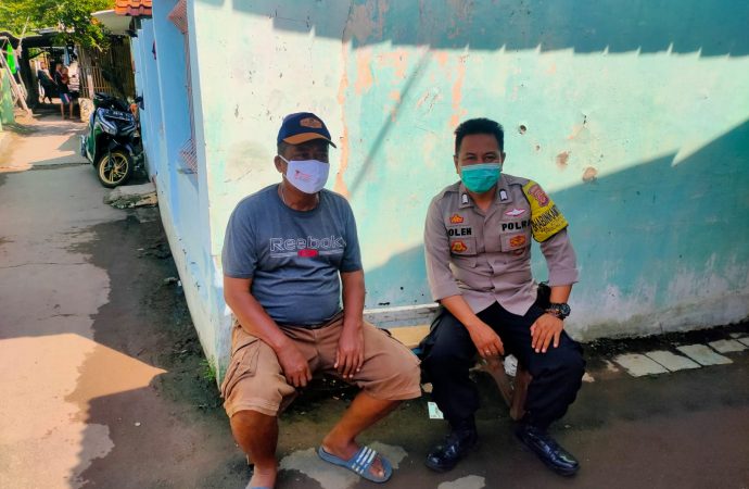 Jaga Kondusifitas wilayah binaan , Bhabin Kebon Baru Polsek Utbar Polres Ciko sambangi warga melalui Inovasi Jamblang