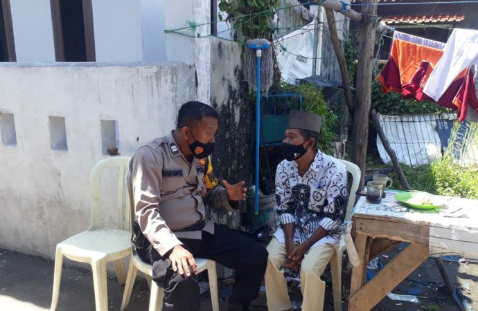 Sambang Kamtibmas Warga, Bhabin Kesenden Polsek Utbar Polres Ciko Inovasi Jamblang himbau Prokes