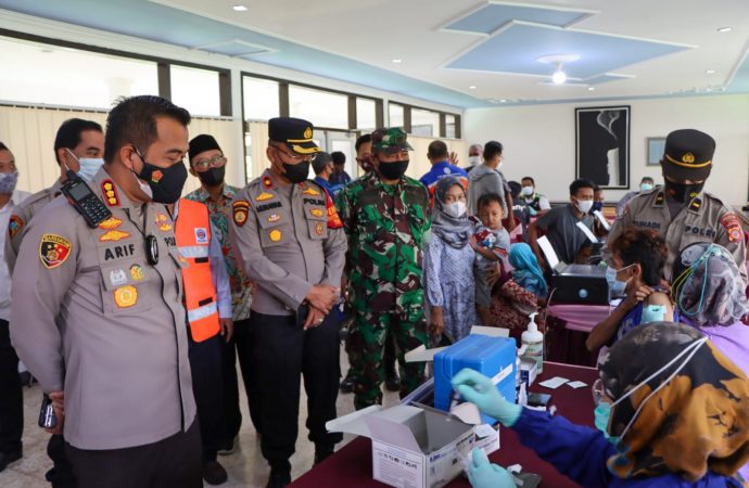 Kapolresta Cirebon Hadiri Zoom Meeting Vaksinasi Serentak bersama Kabareskrim