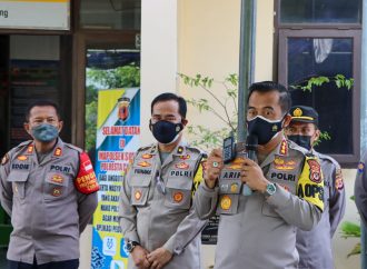 Polresta Cirebon Salurkan BTPKLWN kepada Ratusan PKL