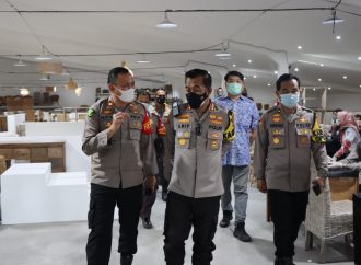 Kapolresta Cirebon Monitoring Vaksinasi di PT Cirebon Furniture