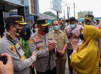 Datangi Kapolda Jabar, Pedagang Pasar Pasalaran Bahagia Minyak Goreng Curah Tersedia
