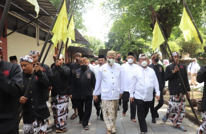 Dalam Rangka Hari Jadi, Forkopimda Cirebon Ziarah ke Gunung Jati dan Kunjungi Keraton Kasepuhan