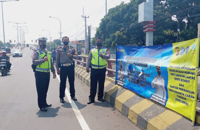 Sat Lantas Polres Cirebon Kota, Edukasi Warga melalui Spanduk