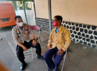 Jaga Kondusifitas Wilayah Binaan , Bhabin Kebon Baru Polsek Utbar Polres Ciko Sambangi Warga