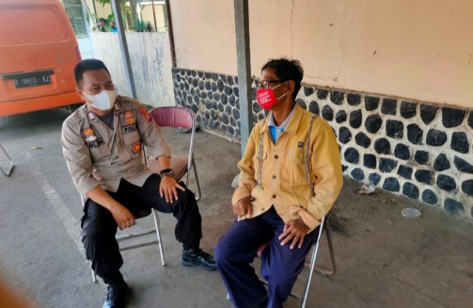 Jaga Kondusifitas Wilayah Binaan , Bhabin Kebon Baru Polsek Utbar Polres Ciko Sambangi Warga