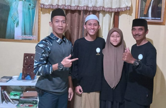 Jelang Puasa, Antusias Warga Rt. 05/02. Lembur sukun Gotong-royong Bersih-bersih Masjid