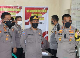 Polresta Cirebon Salurkan BTPKLWN kepada Ratusan PKL hingga Nelayan