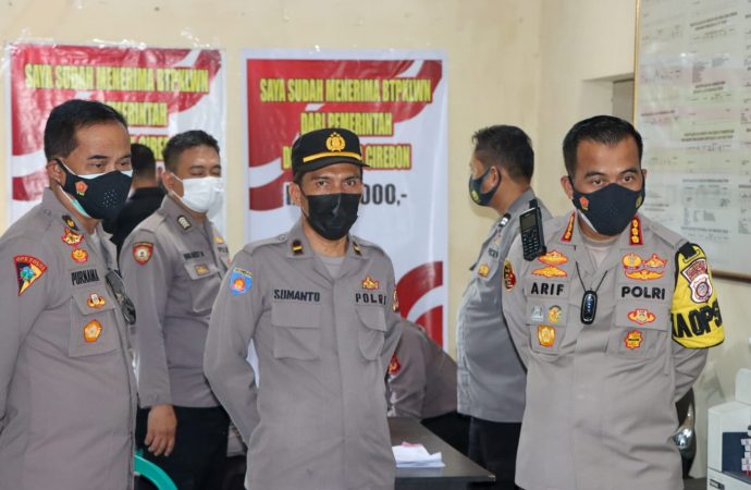 Polresta Cirebon Salurkan BTPKLWN kepada Ratusan PKL hingga Nelayan
