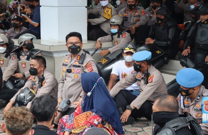Kapolres Ciko, Apresiasi Brimob dan Personil dalam PAM Aksi Mahasiswa di Gedung DPRD