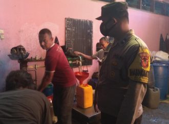 Bhabinkamtibmas kel Pekalangan Polsek Seltim Ciko, Cek Migor Curah Sudah Sesuai HET