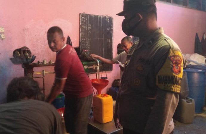 Bhabinkamtibmas kel Pekalangan Polsek Seltim Ciko, Cek Migor Curah Sudah Sesuai HET