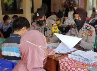 PKL dan Pemilik Warung di Kecamatan Weru Senang Terima BTPKLWN yang Disalurkan Polresta Cirebon