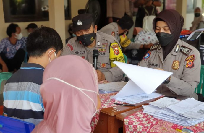 PKL dan Pemilik Warung di Kecamatan Weru Senang Terima BTPKLWN yang Disalurkan Polresta Cirebon
