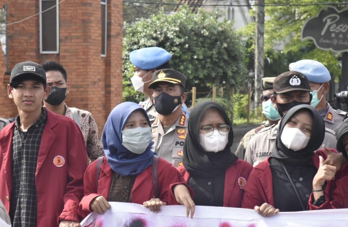 Polresta Cirebon Amankan Aksi Unras oleh BEM UMC