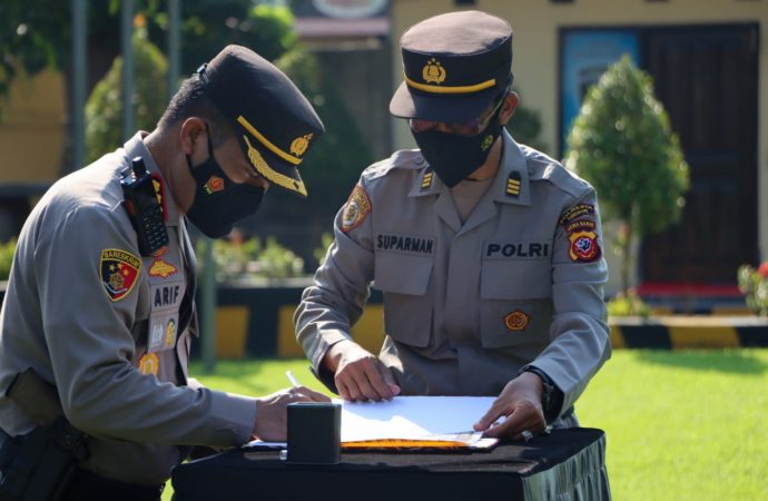 Kapolresta Cirebon Pimpin Sertijab Kapolsek Lemahabang dan Pabedilan