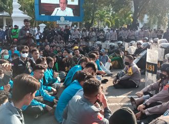 Unjuk rasa di Kota Cirebon Diakhiri Buka Puasa bersama Mahasiswa