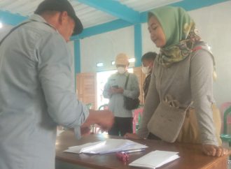 Pemdes Mancagahar Pamengpeuk Salurkan 103 KPM BLT Dana Desa