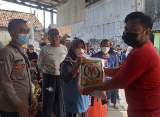 Bhabinkamtibmas Kedawung Polsek Kedawung Polres Ciko Kawal Bansos PSBPS