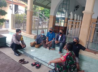 Bhabinkamtibmas Tuk Polsek Kedawung Polres Ciko Patroli Dialogis Ajak Kondusifitas di bulan Ramadhan 1443 H