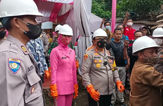 Kapolres Cirebon Kota, serahkan secara simbolis 7 lokasi Renovasi Rutilahu Kerjasama dengan Bank BRI