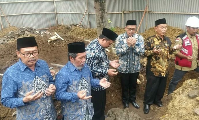 Peletakan Batu Pertama Pembagunan Ruang Kelas 2 Lantai MAN Ciwaringin th.2022