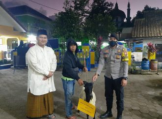 Polri Peduli, Polisi Serahkan Hewan Kurban Ke Ponpes Al – Quran Azzakiyatussholihah