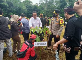 Kapolres Majalengka Hadiri Kunker Menko PMK RI di Desa Kulur Dalam Rangka Tanam 10 Juta Pohon