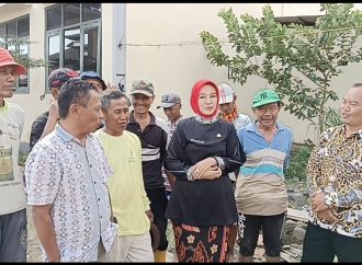Pulang dari Masjid Wabup Ayu Mendapat Seruan Pekerja Bangunan