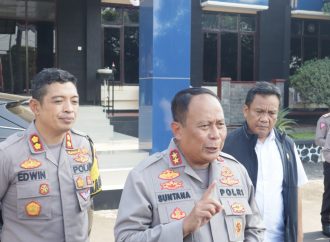 Kapolda Jabar Tinjau Vaksinasi Massal di Gerai Vaksin Polres Majalengka Genjot Vaksinasi Booster