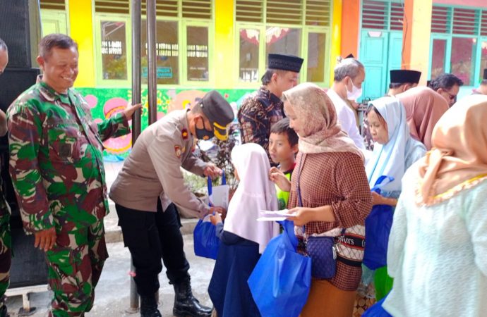 Santunan anak yatim dan Dhuafah di yayasan Asefiyah Tegalgubug