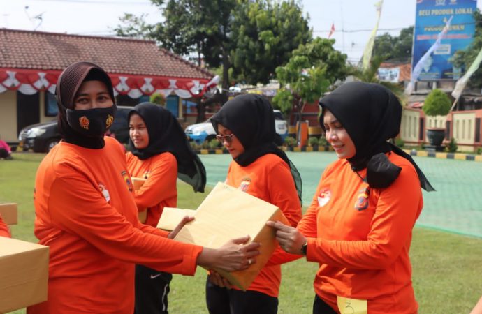 Peringati Hari Jadi ke-74, Polwan Polresta Cirebon Gelar Olahraga Bersama Serentak se-Indonesia