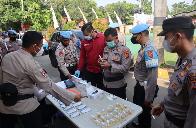 Personel Propam Polresta Cirebon dan Kanit Provos Polsek Jajaran Jalani Tes Urine