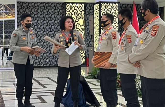 Dinilai Berdedikasi Tinggi, Humas Polres Majalengka Mendapat Penghargaan Dari Bid Humas Polda Jabar
