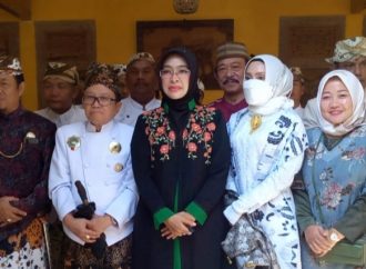 Trah Mojopahit Wahyu Ciptaningsih Wabup Cirebon Nyekar Agung di Petilasan Raja Singhapura