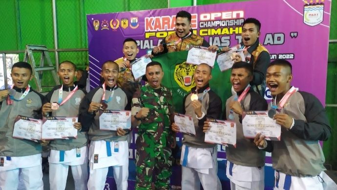 Karateka Yonif Raider 300/Bjw, Raih Juara 2 dan 3 Kata Beregu Kategori TNI-Polri Piala Kadisjas TNI AD