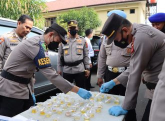 Pejabat Utama Polresta Cirebon dan Kapolsek Jajaran Jalani Tes Urine