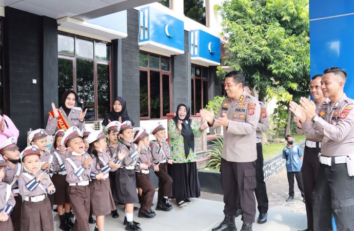 Kapolres Majalengka Sambut Kunjungan Anak – Anak TK Kemala Bhayangkari 32