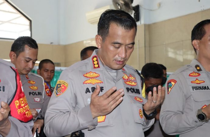Polresta Cirebon Gelar Salat Gaib dan Doa Bersama untuk Korban Tragedi Stadion Kanjuruhan