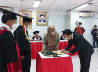 Kepala Bapenda Majalengka Raih Gelar Doktor Hukum dengan Predikat Cum Laude