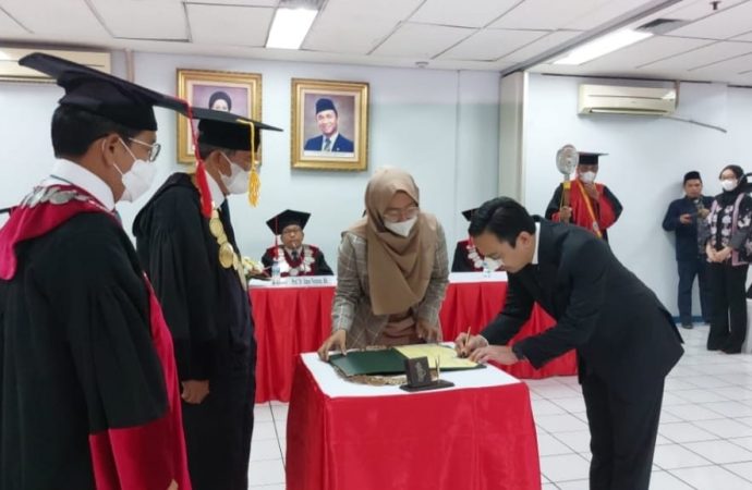 Kepala Bapenda Majalengka Raih Gelar Doktor Hukum dengan Predikat Cum Laude